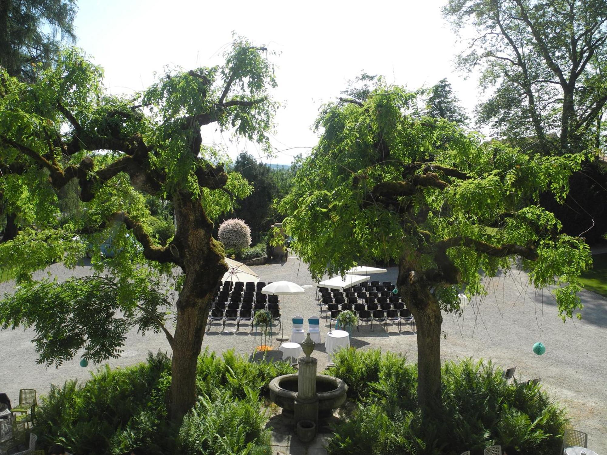 Schloss Muenchenwiler Murten Bagian luar foto