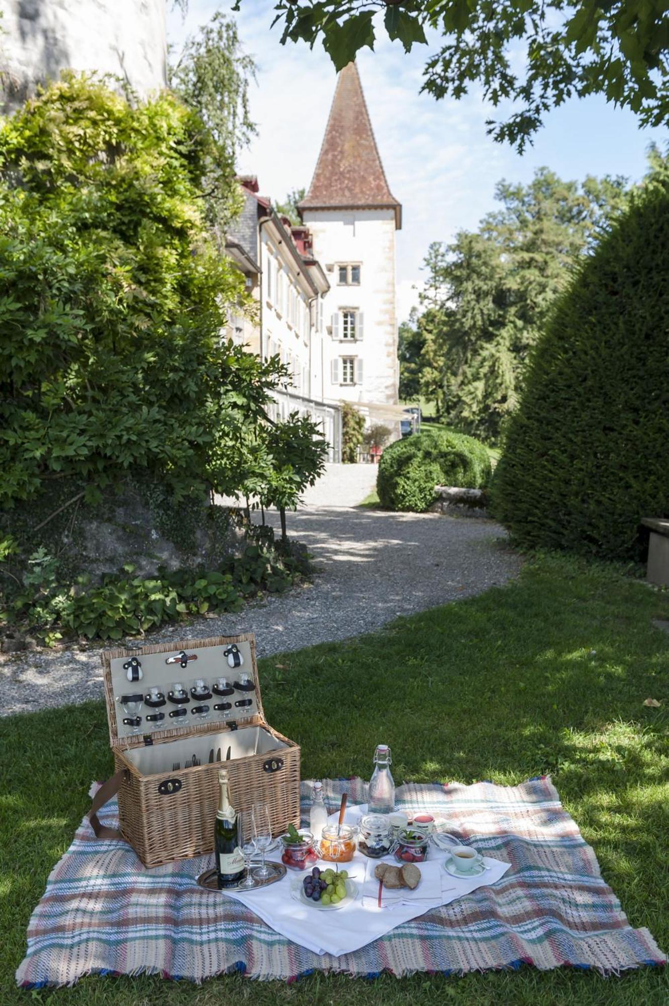 Schloss Muenchenwiler Murten Bagian luar foto